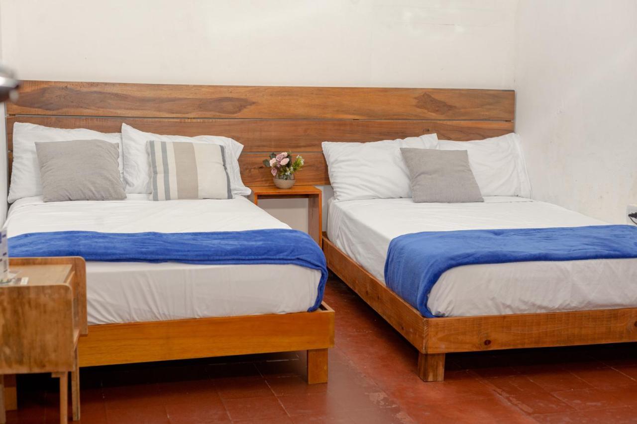 La Puerta Azul By La Puerta Hostels ซันตามาร์ตา ภายนอก รูปภาพ