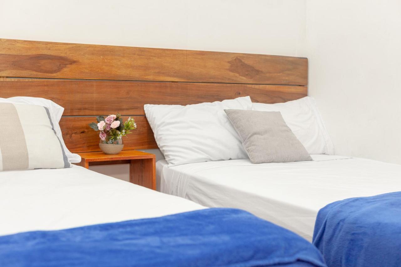 La Puerta Azul By La Puerta Hostels ซันตามาร์ตา ภายนอก รูปภาพ